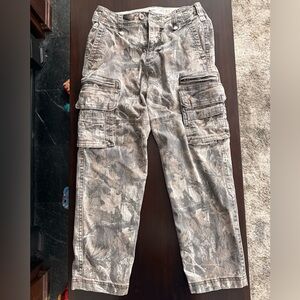 Hollister Men's Gray/Tan Camouflage Cargo Pants with matching Tee Set